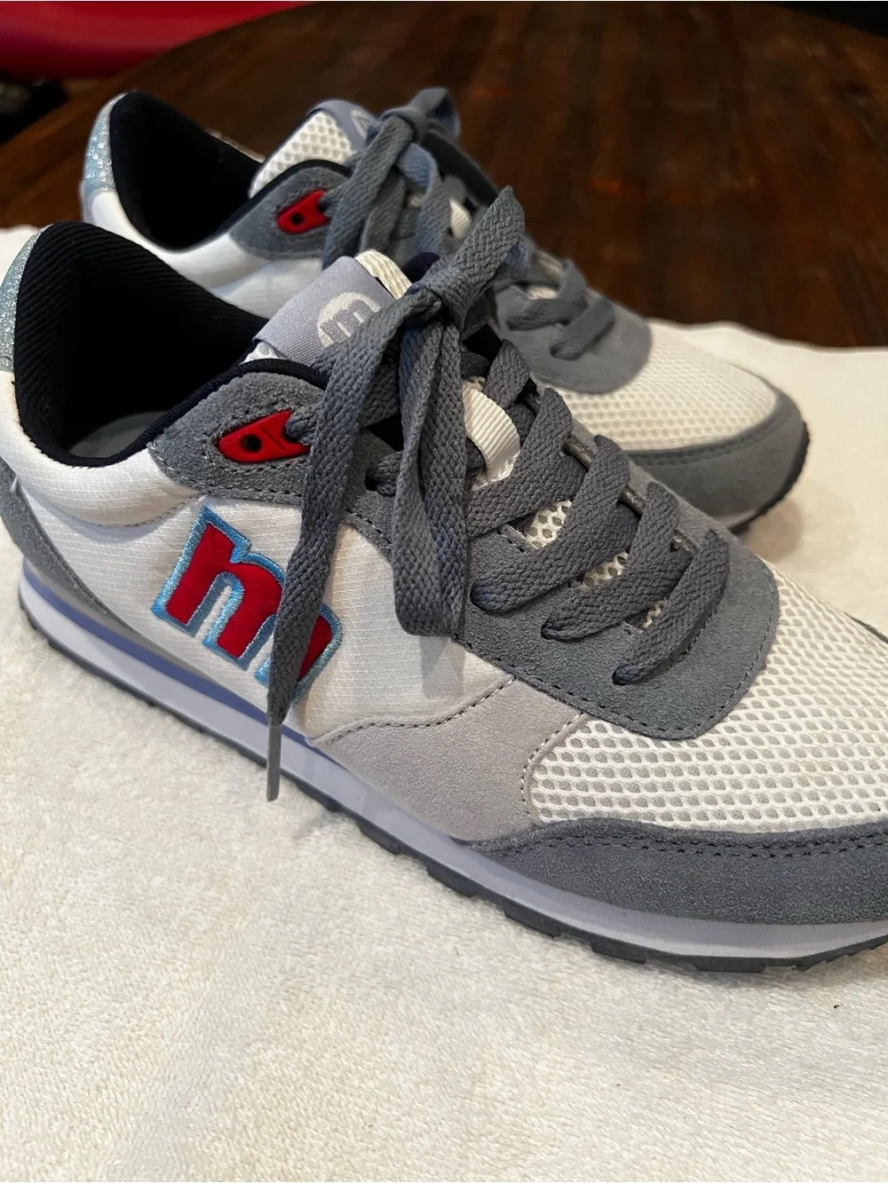 Super cute women’s sneaker by mtng in size 5